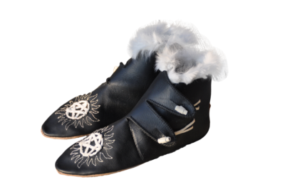 Viking Age shoes with double closing flaps